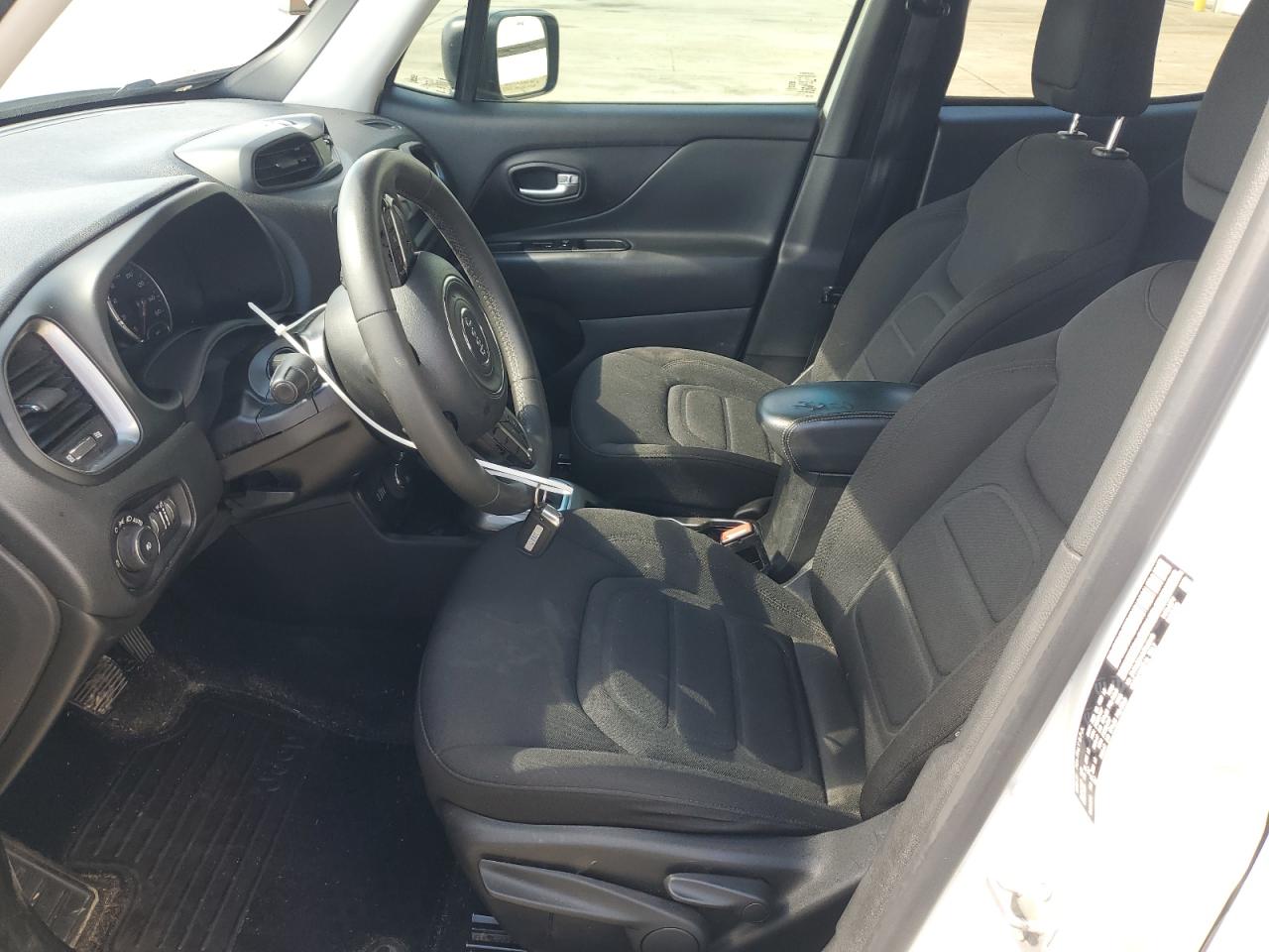 Jeep Renegade Latitude Image 11