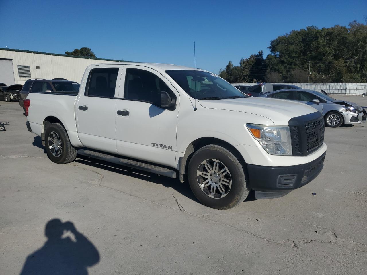 Nissan Titan S Image 4