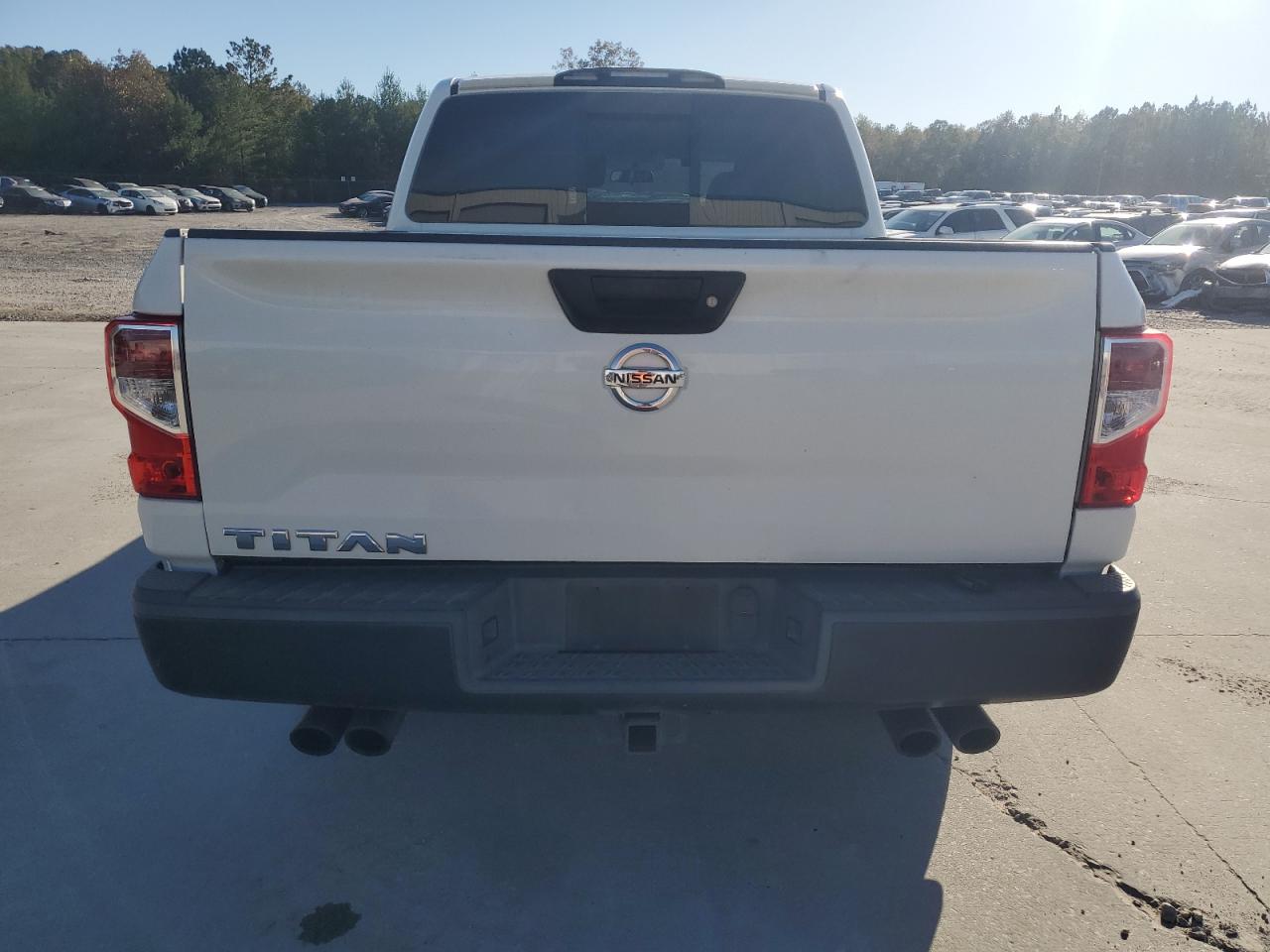 Nissan Titan S Image 7