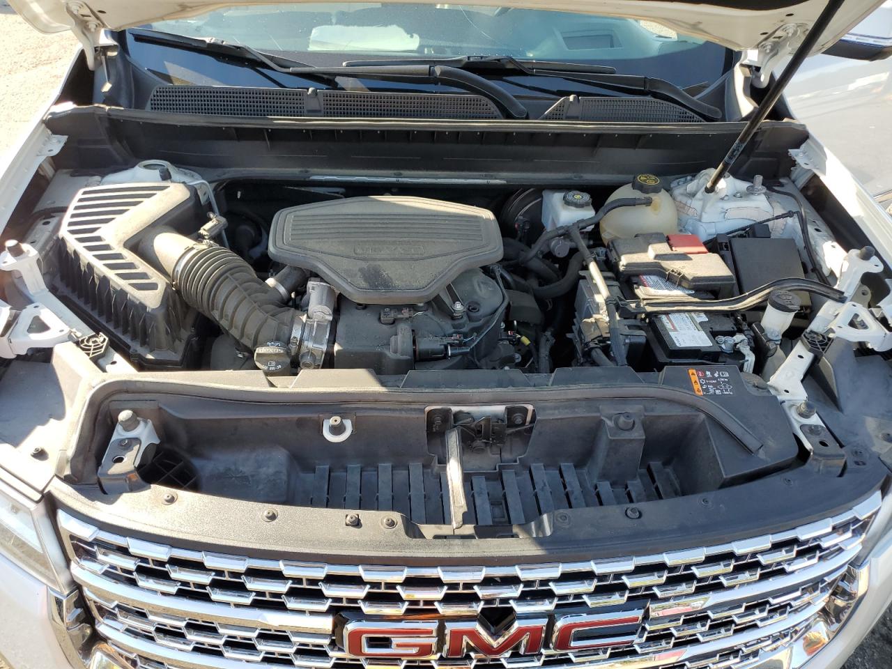 GMC Acadia Denali Image 5