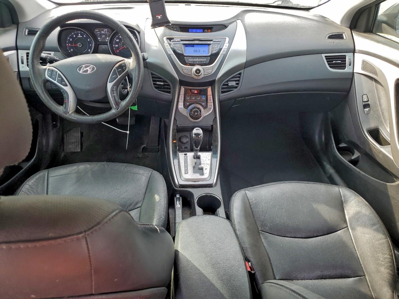 Hyundai ELANTRA Gls Image 3