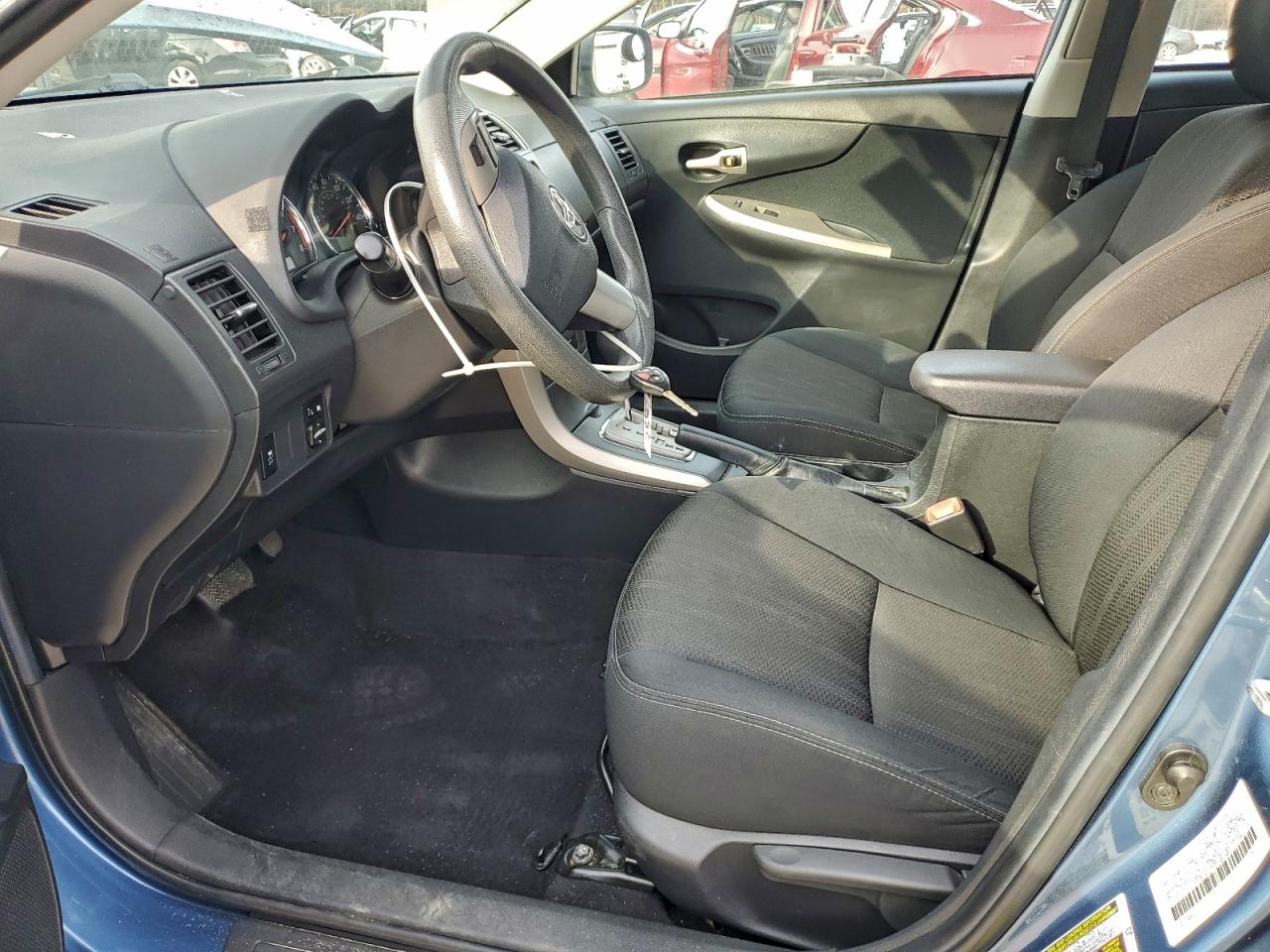 Toyota Corolla Base Image 12