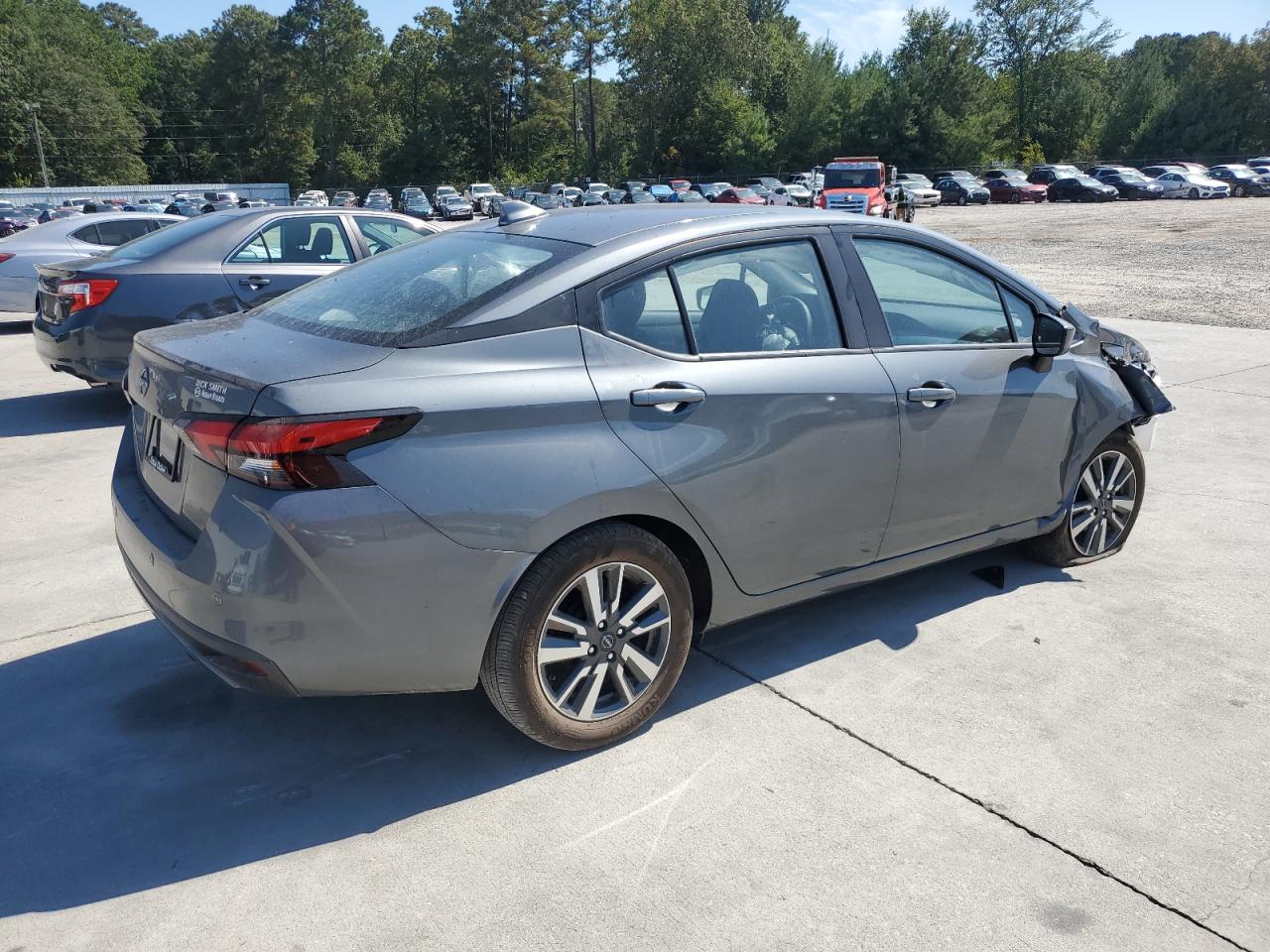 Nissan Versa Sv Image 2