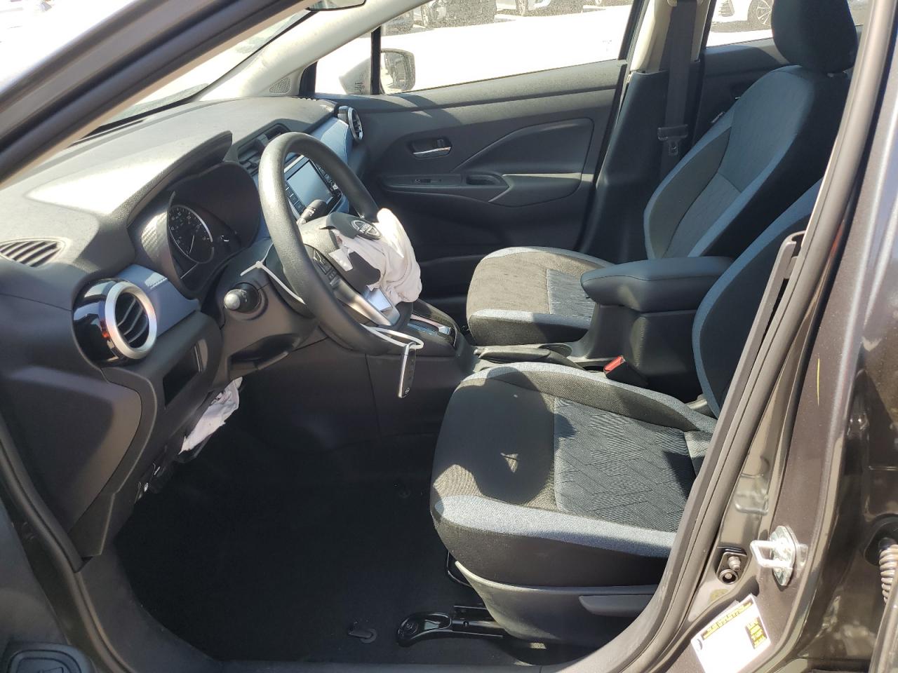 Nissan Versa Sv Image 8