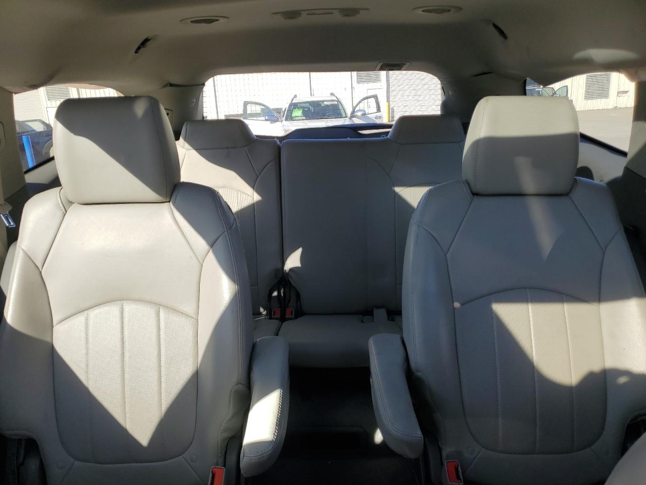 Chevrolet Traverse Ltz Image 2