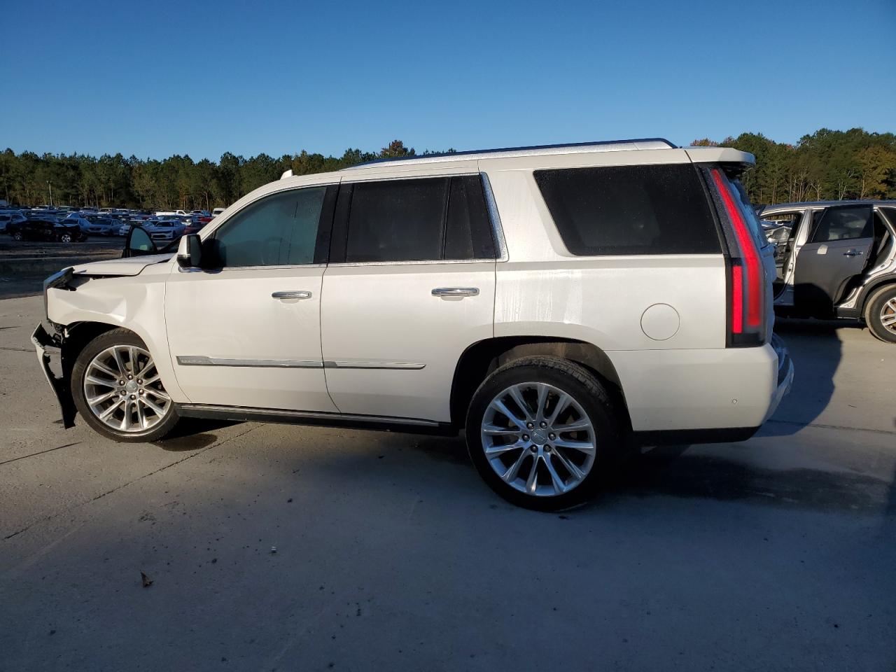 Cadillac Escalade Premium Luxury Image 2