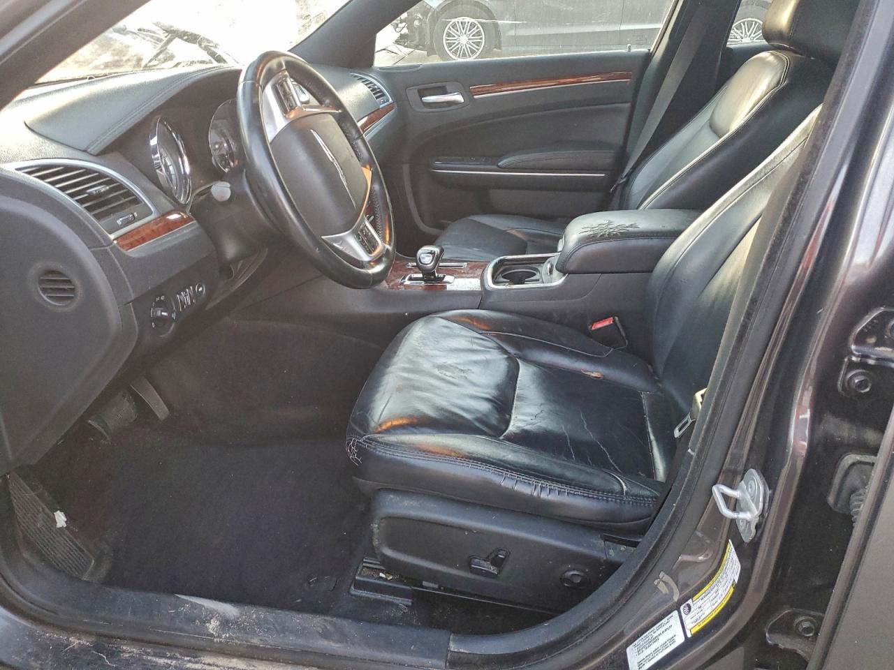 Chrysler 300 Image 9