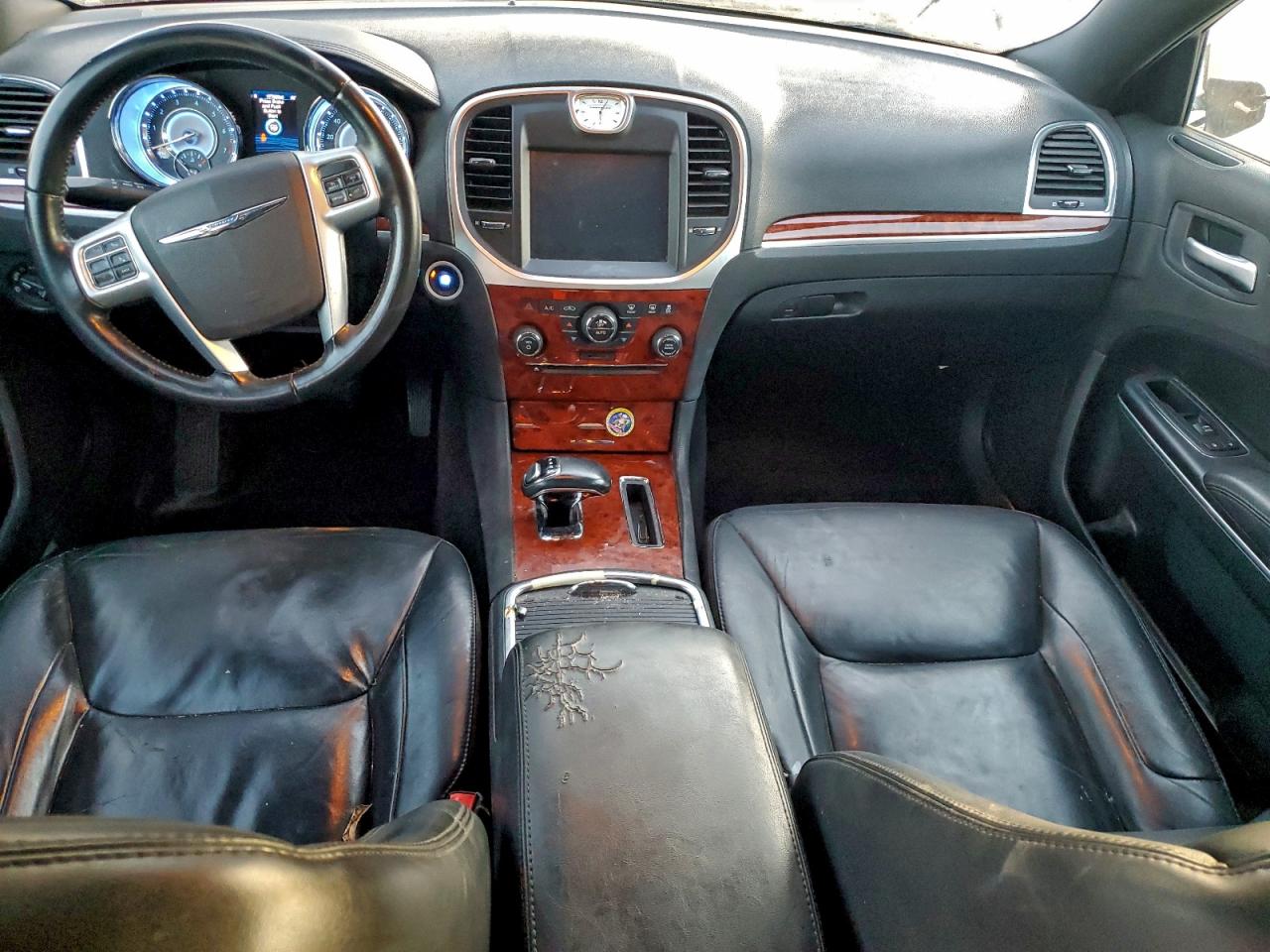 Chrysler 300 Image 5