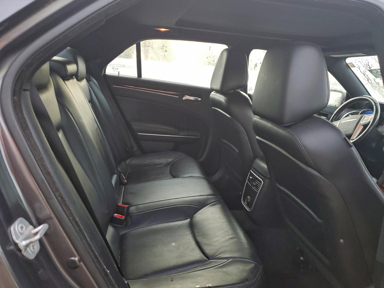 Chrysler 300 Image 4