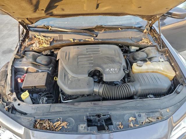 Chrysler 300 Image 8