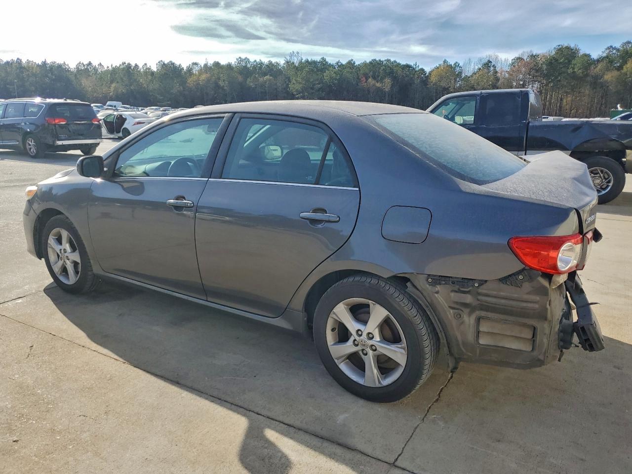 Toyota Corolla Base Image 7