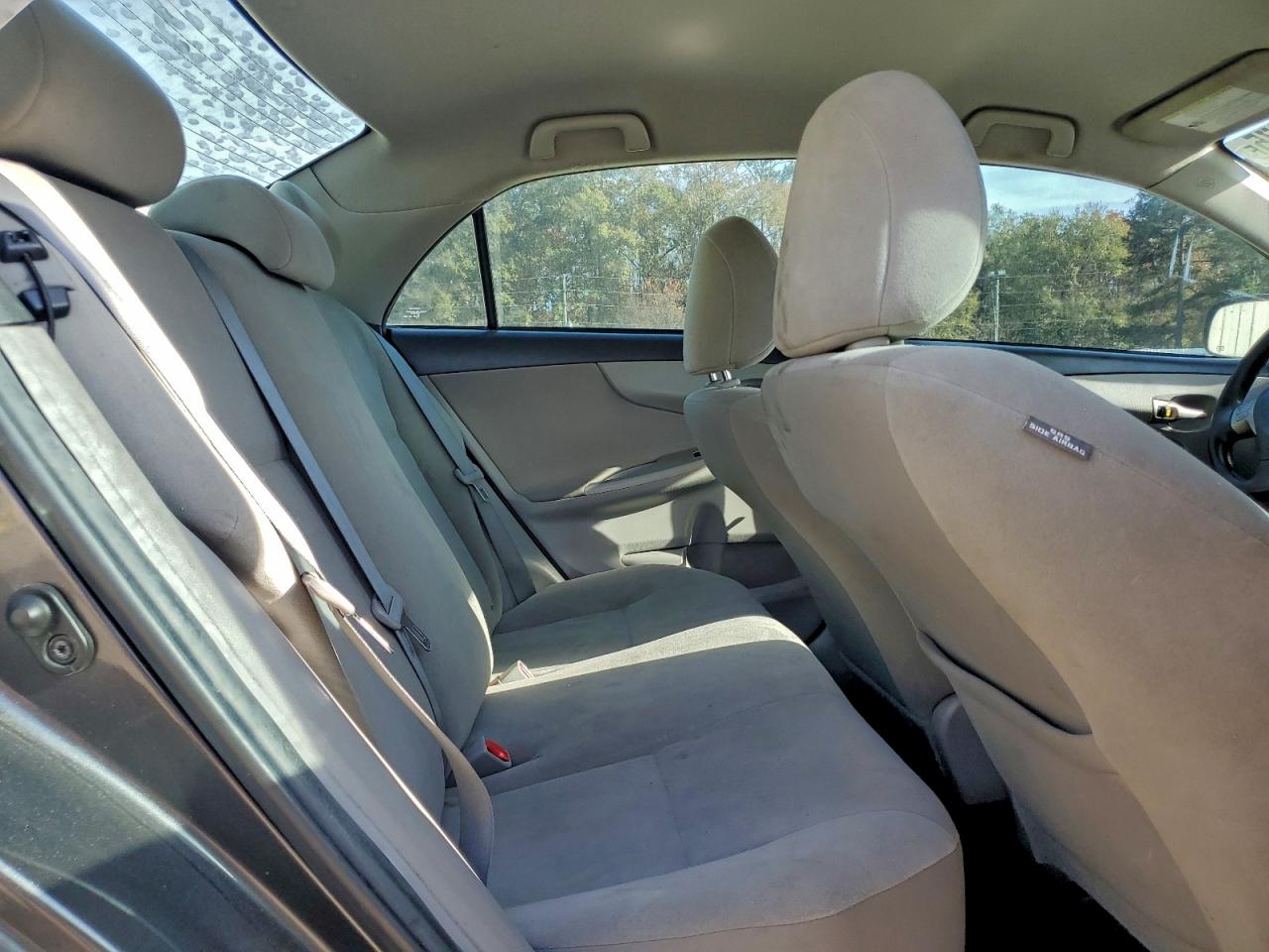 Toyota Corolla Base Image 5