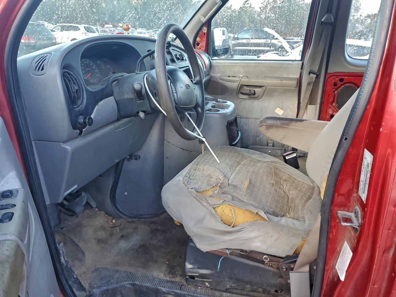 Ford Econoline E350 Super Duty Wagon Image 6