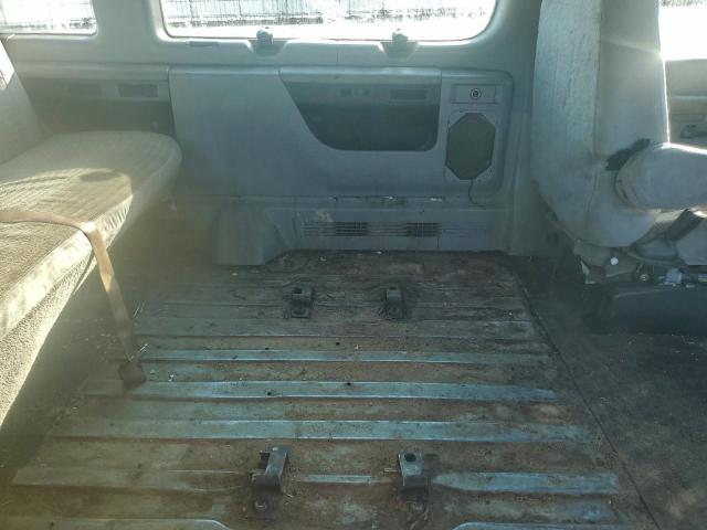 Ford Econoline E350 Super Duty Wagon Image 11