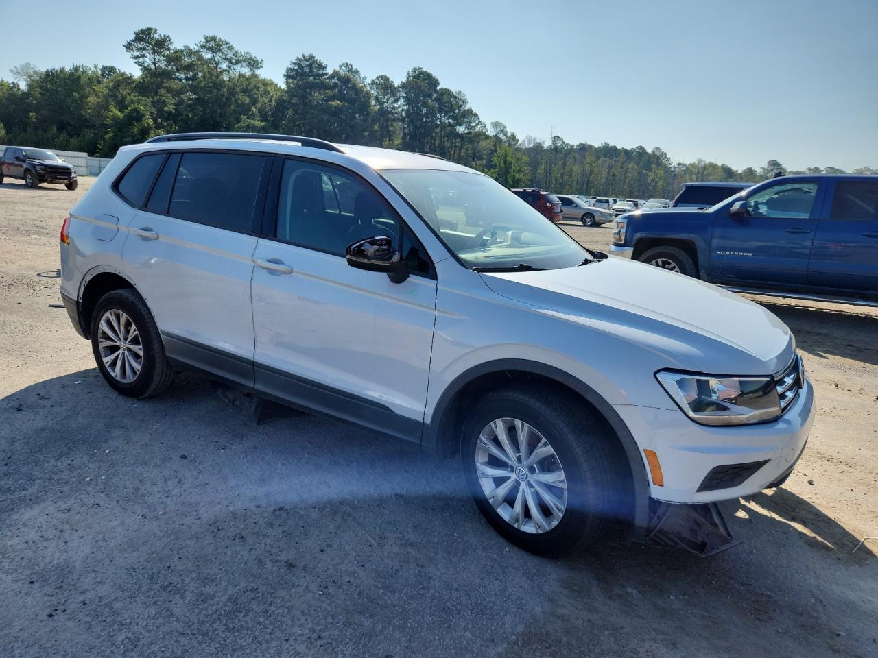 Volkswagen Tiguan S Image 3