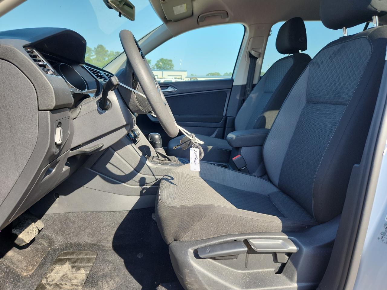 Volkswagen Tiguan S Image 4