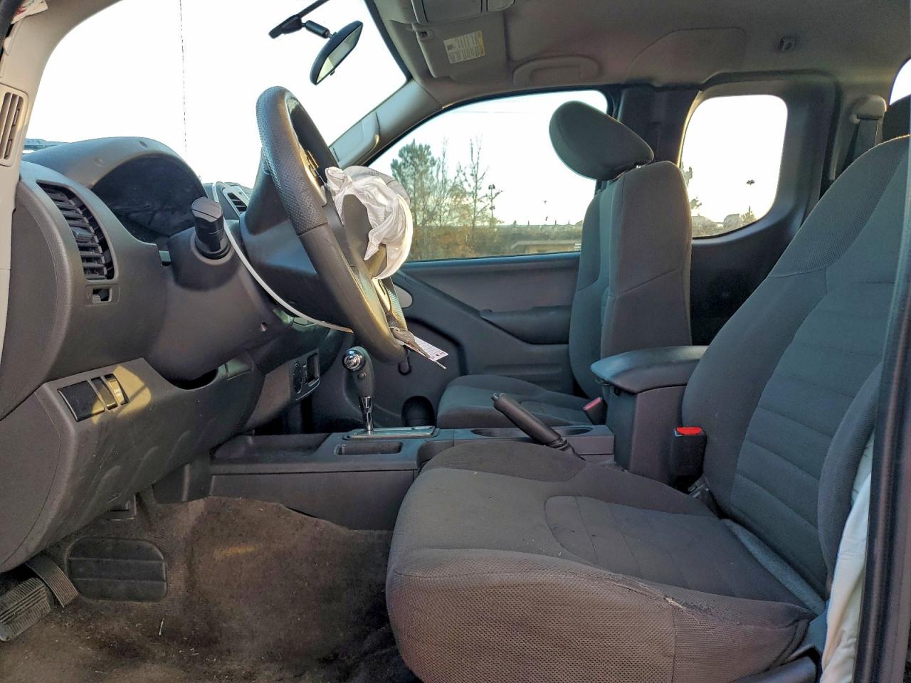 Nissan Frontier S Image 12