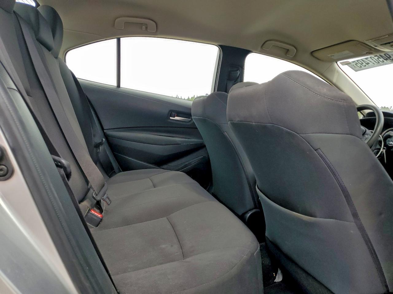 Toyota Corolla Le Image 10