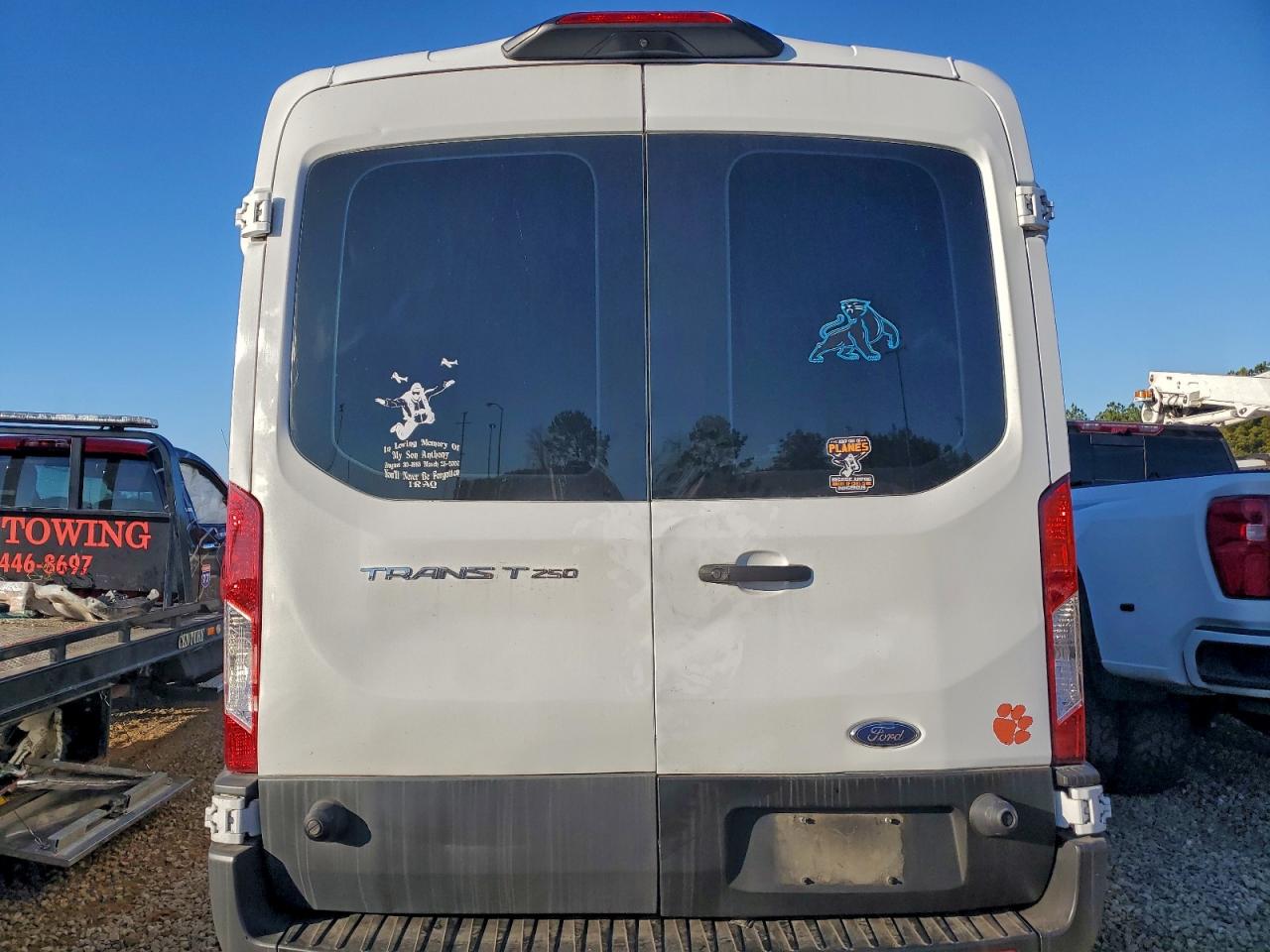 Ford Transit T-250 Image 3