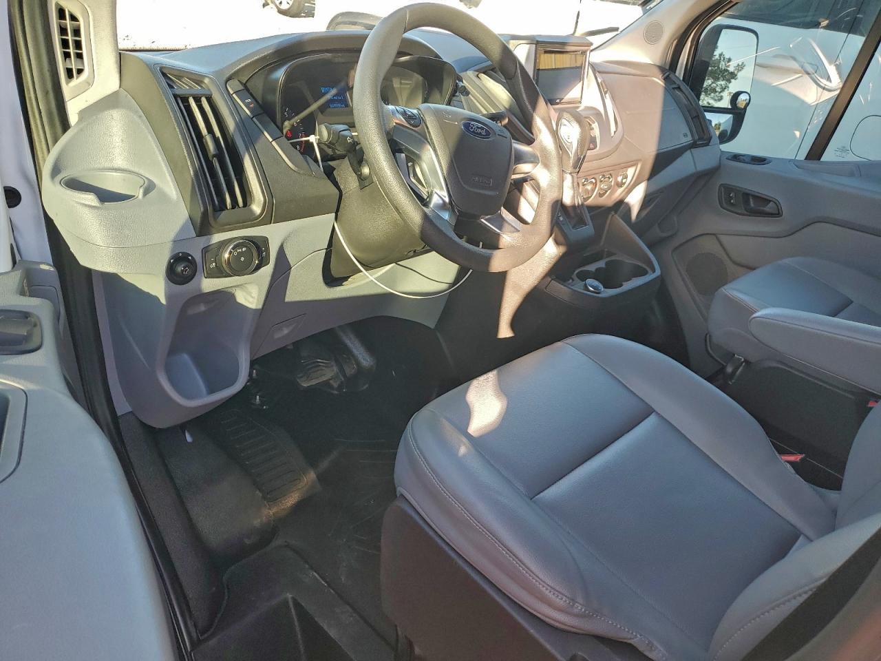 Ford Transit T-250 Image 8