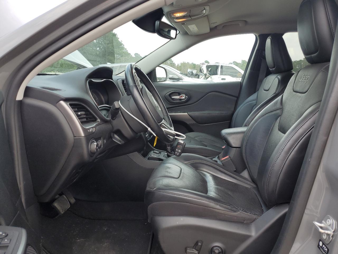 Jeep Grand Cherokee Latitude Lux Image 3