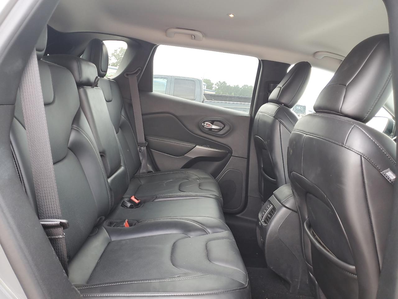 Jeep Grand Cherokee Latitude Lux Image 8