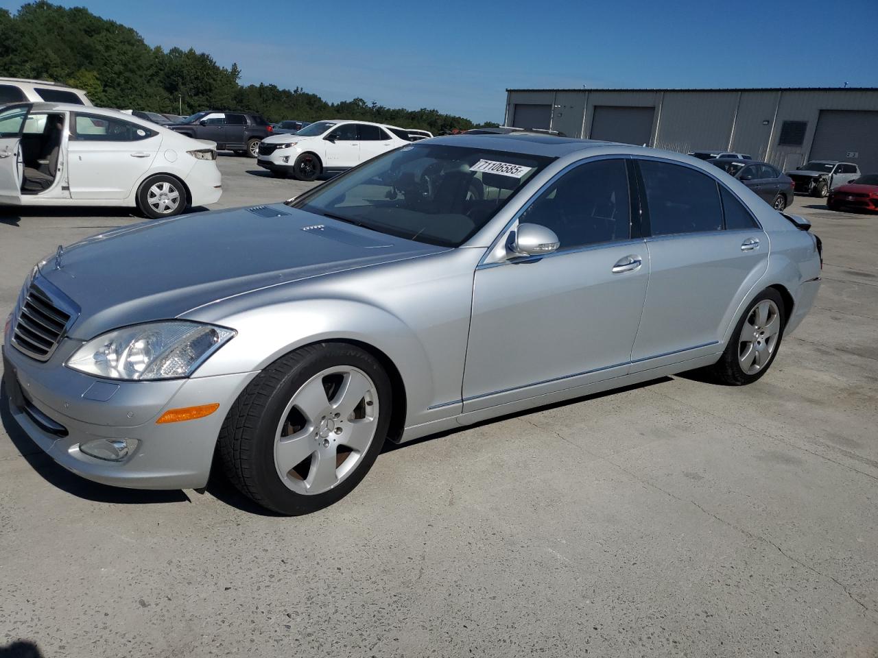 Mercedes-Benz S-Class 550 Image 1