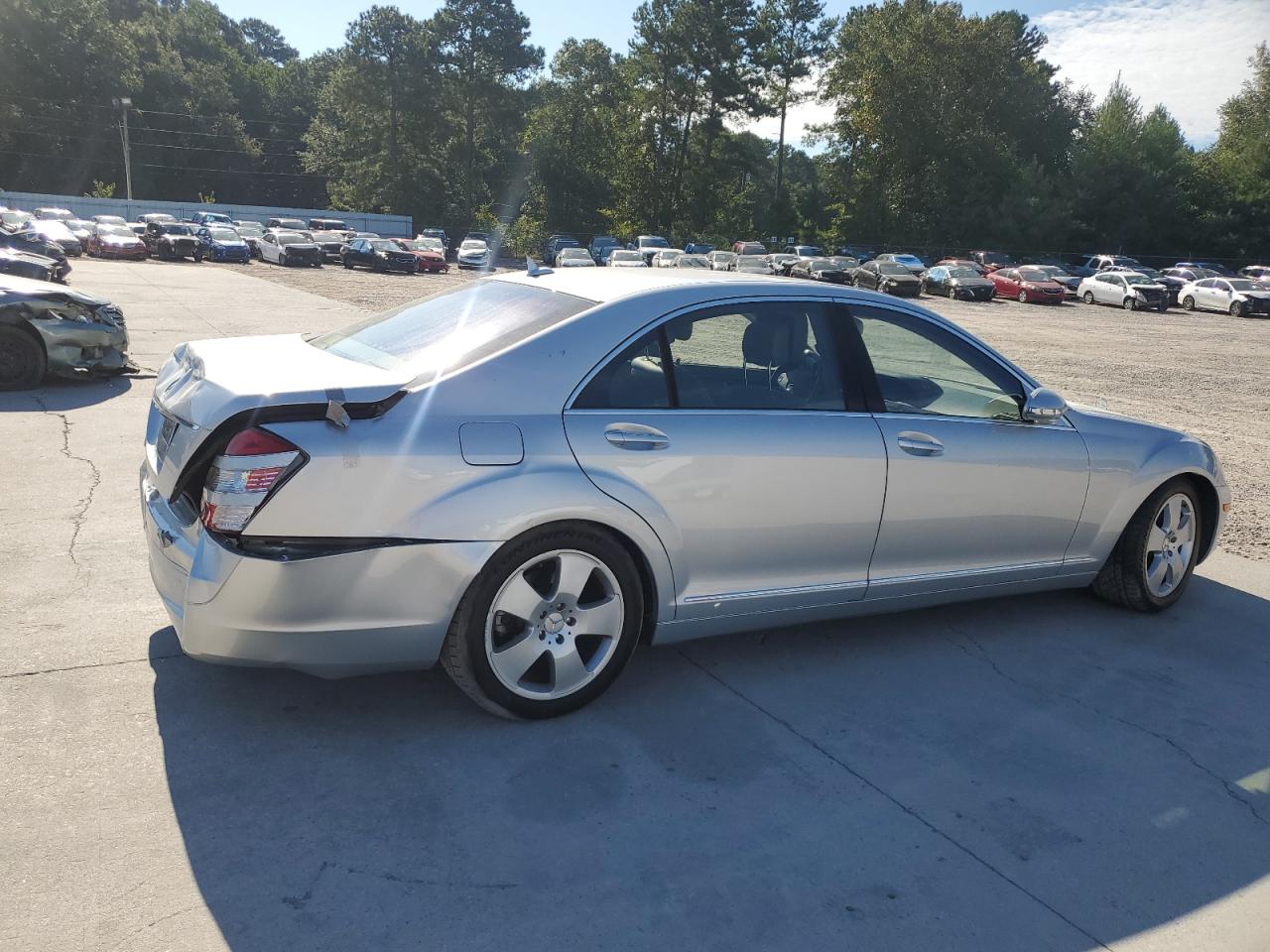 Mercedes-Benz S-Class 550 Image 3