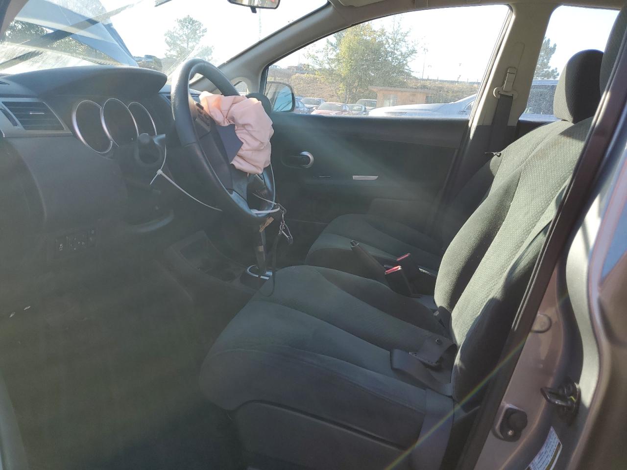 Nissan Versa S Image 8