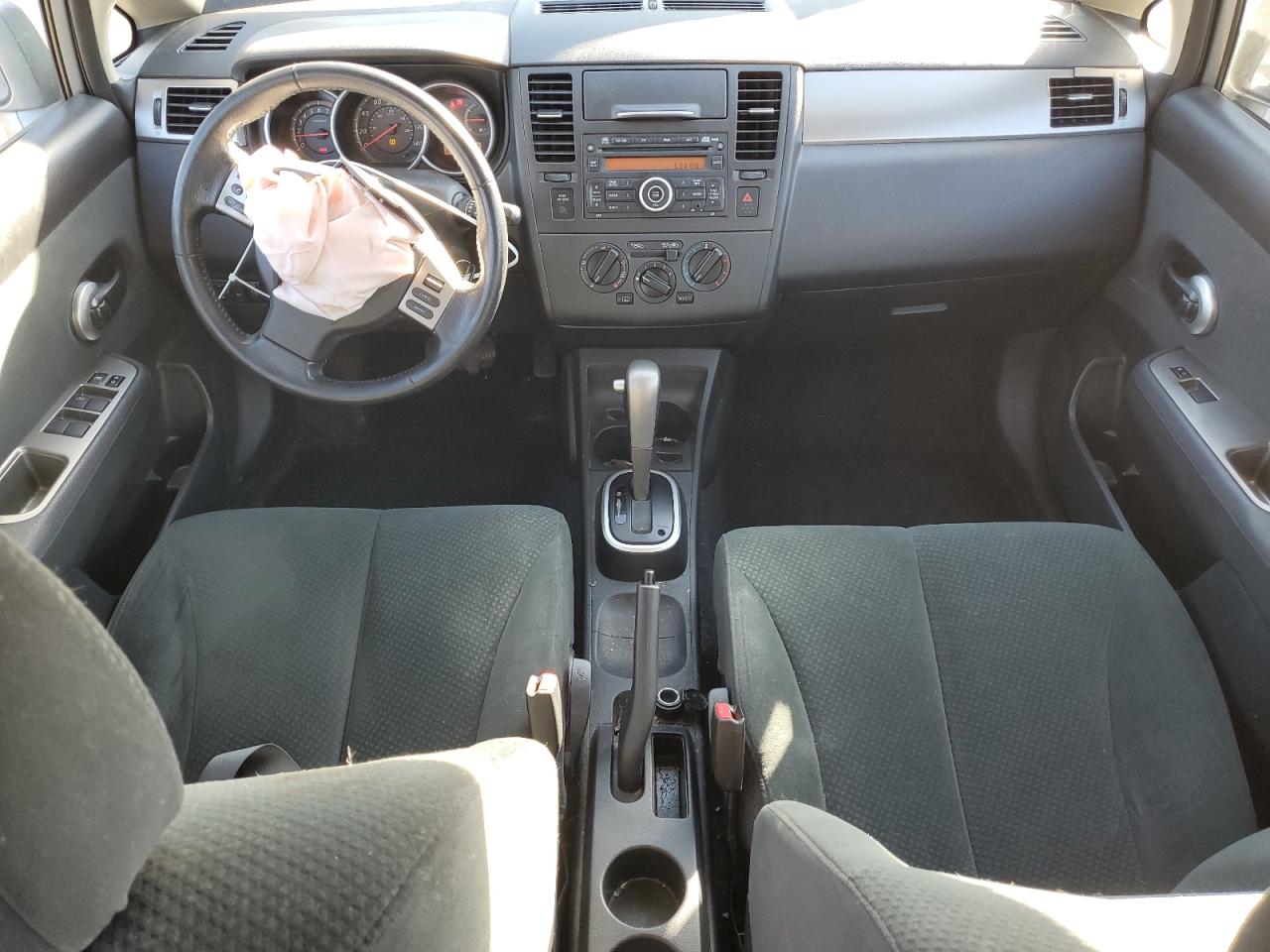 Nissan Versa S Image 7
