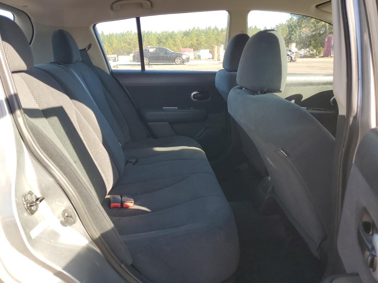 Nissan Versa S Image 10