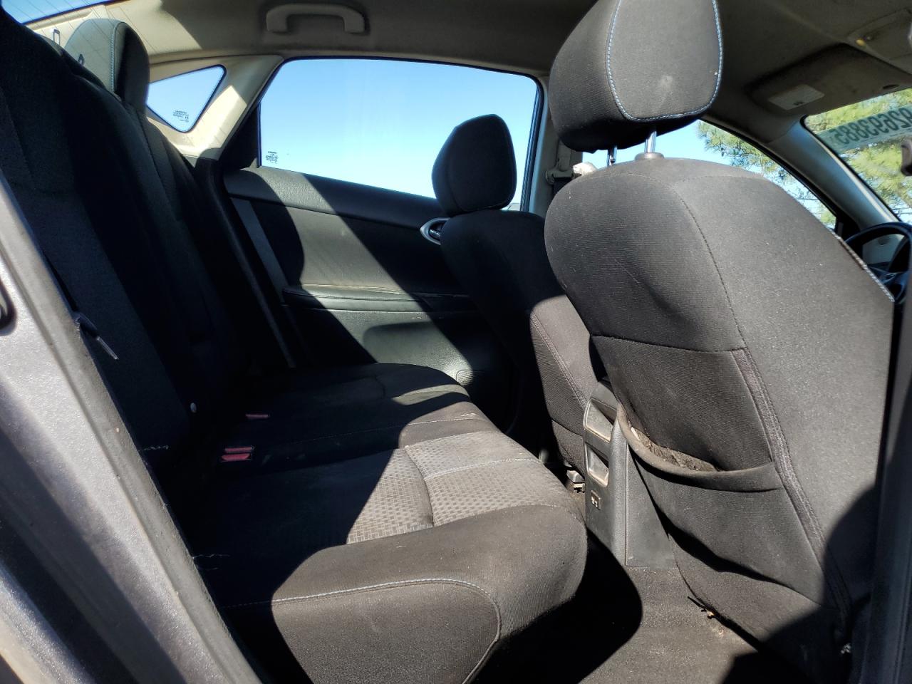 Nissan Sentra S Image 12