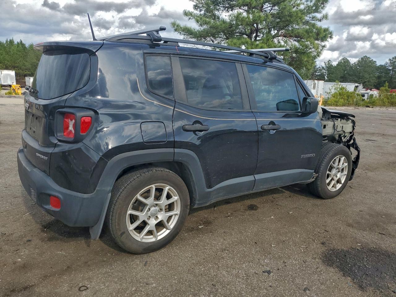 Jeep Renegade Sport Image 4