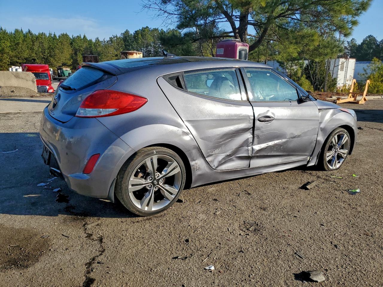 Hyundai VELOSTER Image 2