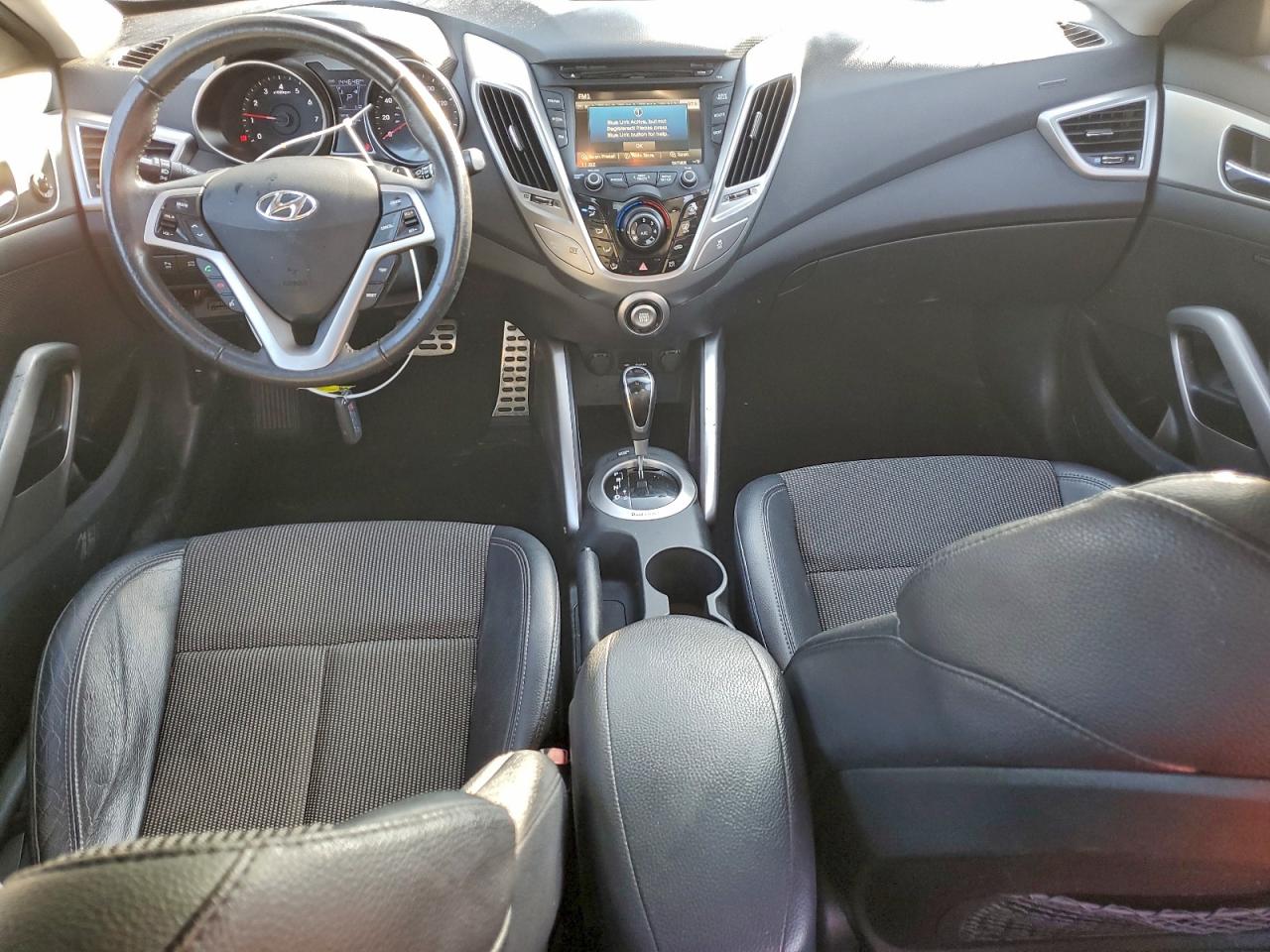 Hyundai VELOSTER Image 8