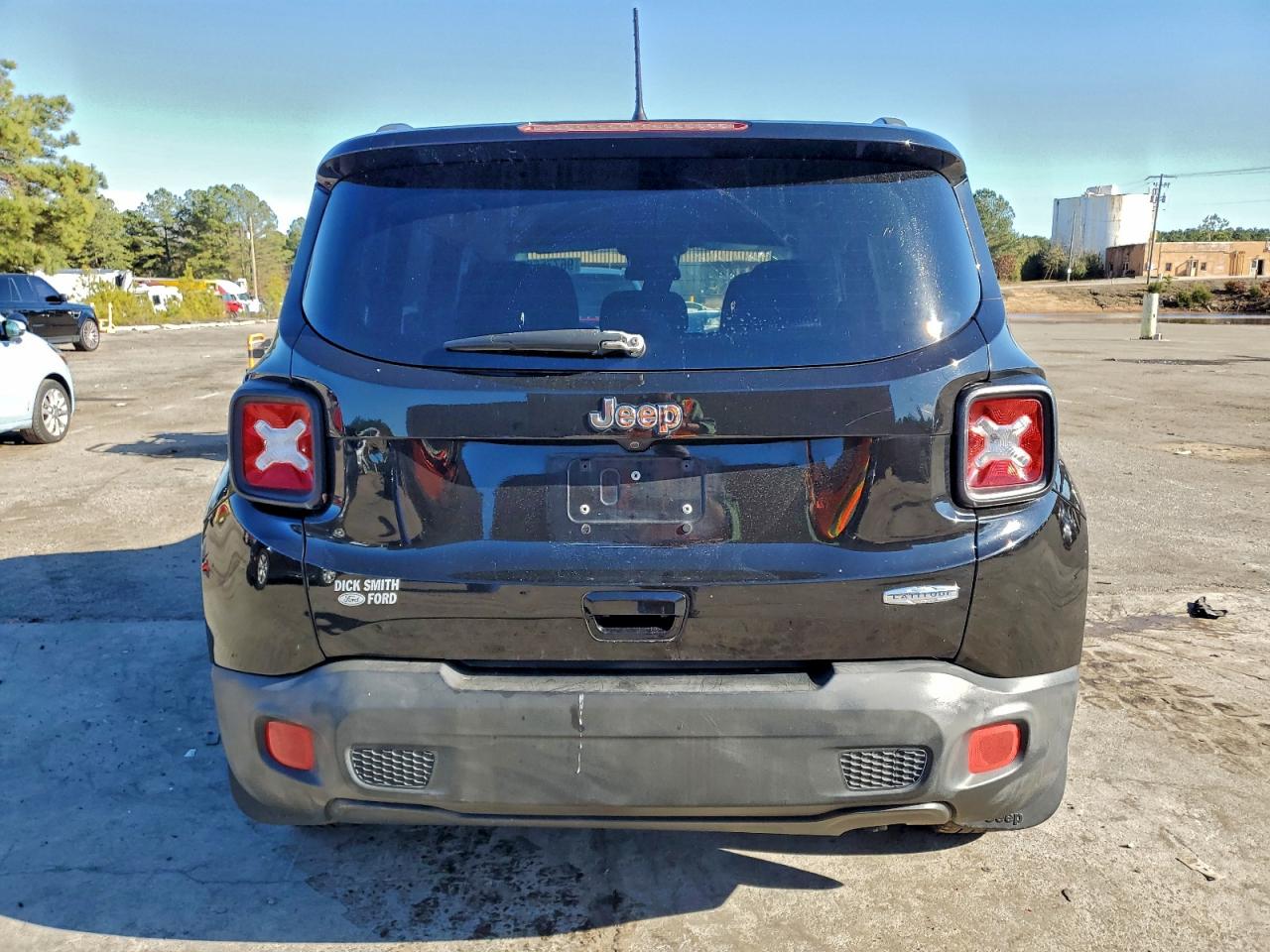 Jeep Renegade Latitude Image 4