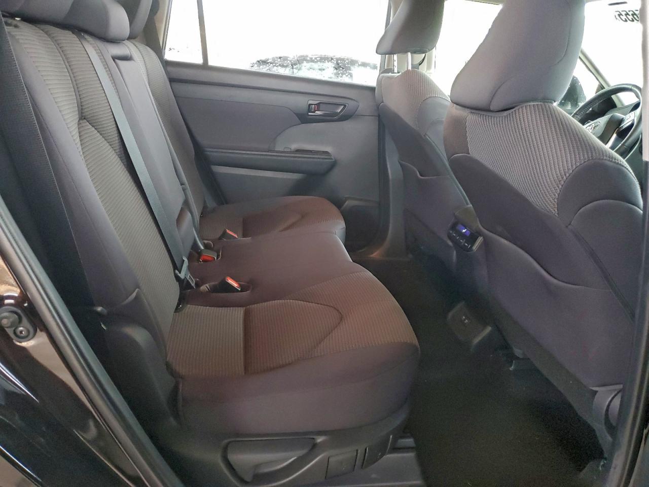 Toyota Highlander L Image 12