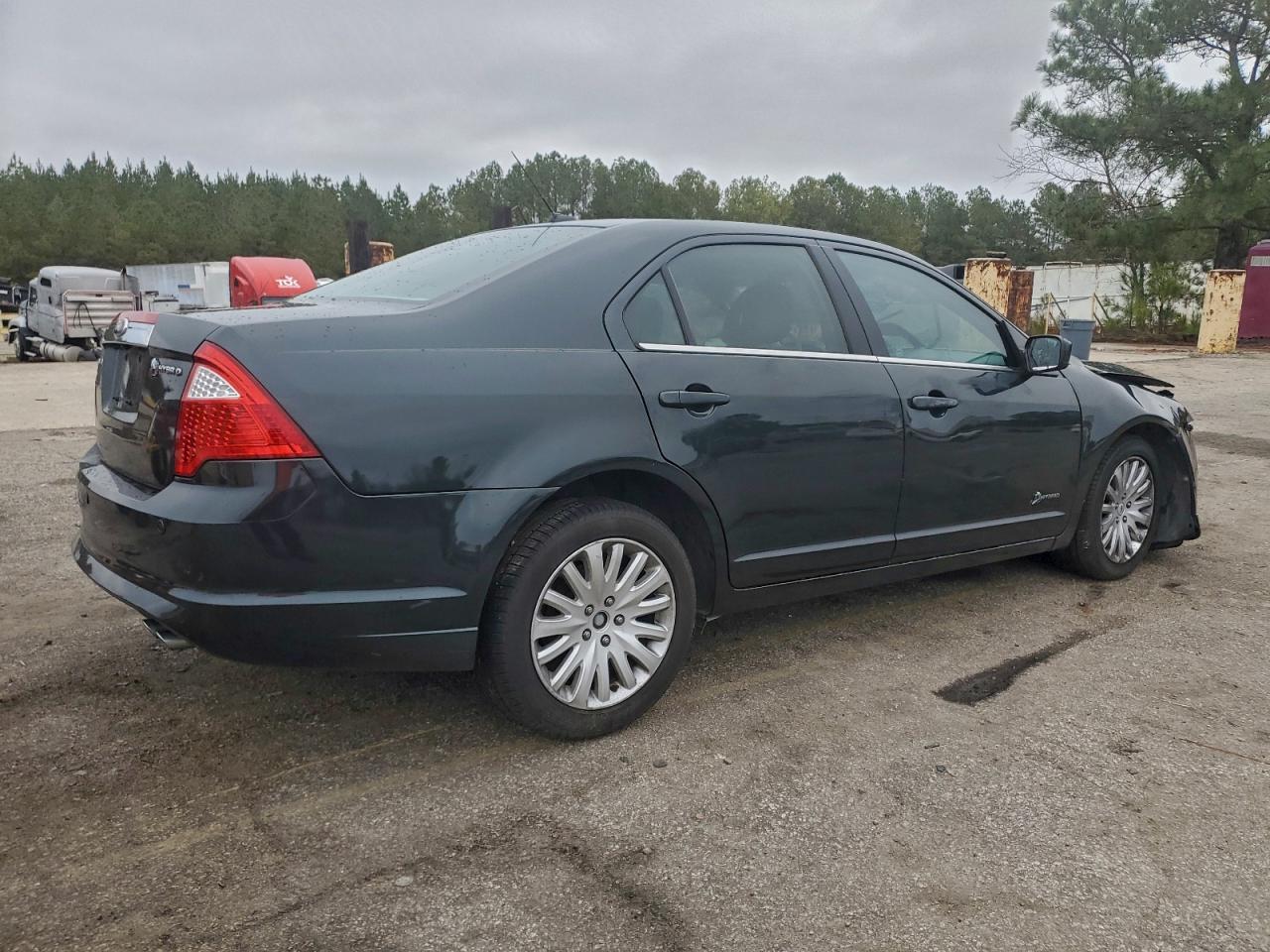 Ford Fusion Hybrid Image 2