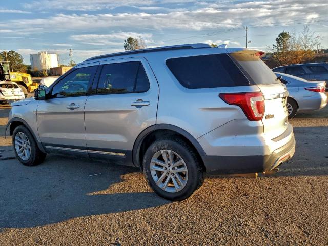 Ford Explorer Xlt Image 9