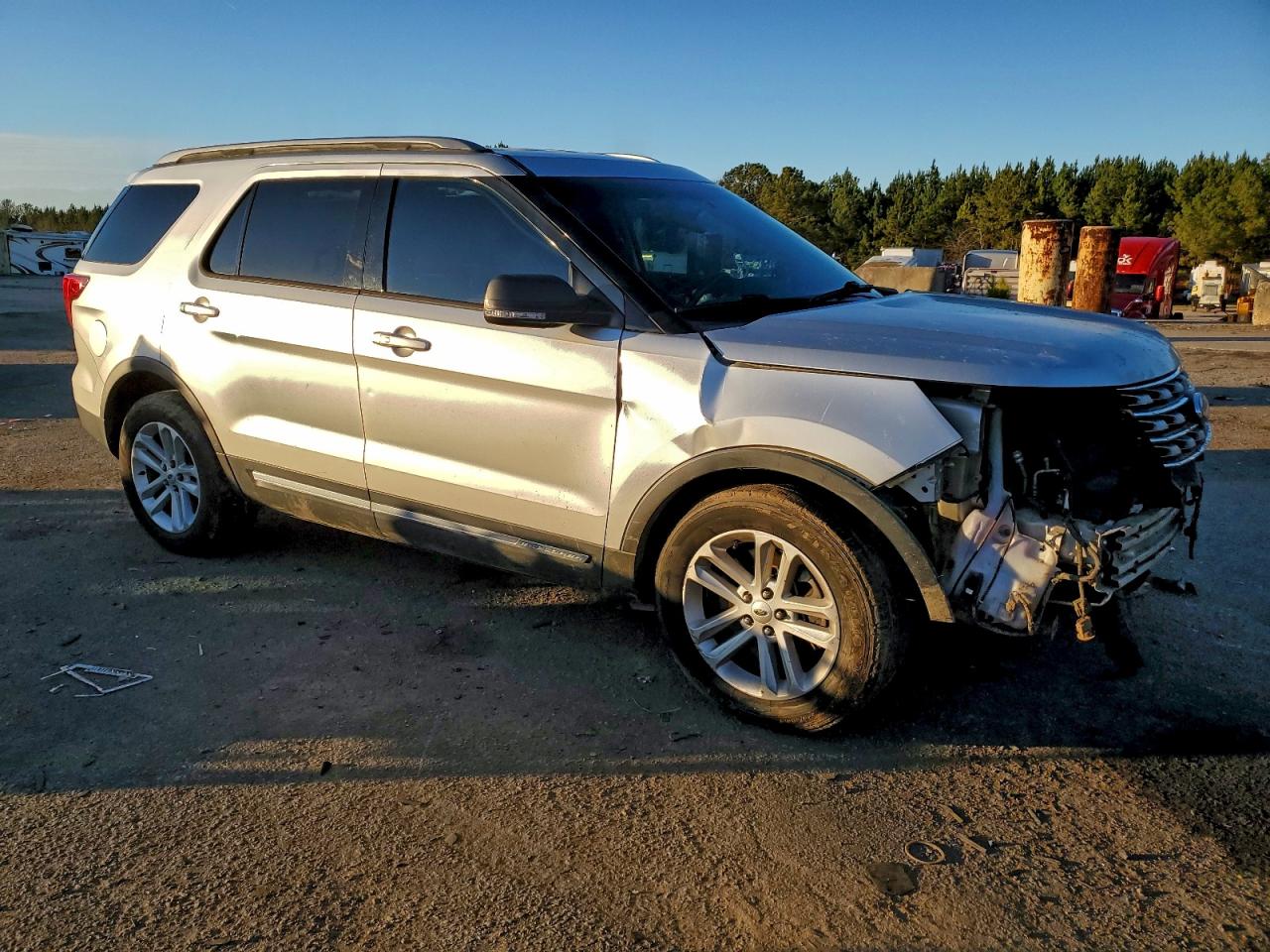 Ford Explorer Xlt Image 6