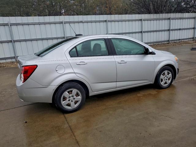 Chevrolet Sonic Ls Image 2