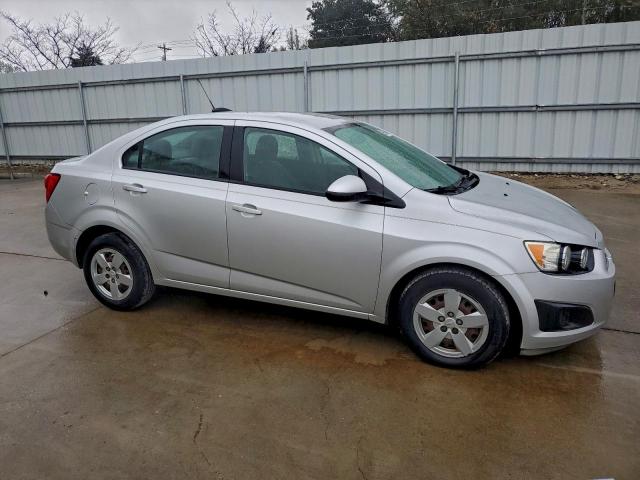 Chevrolet Sonic Ls Image 3
