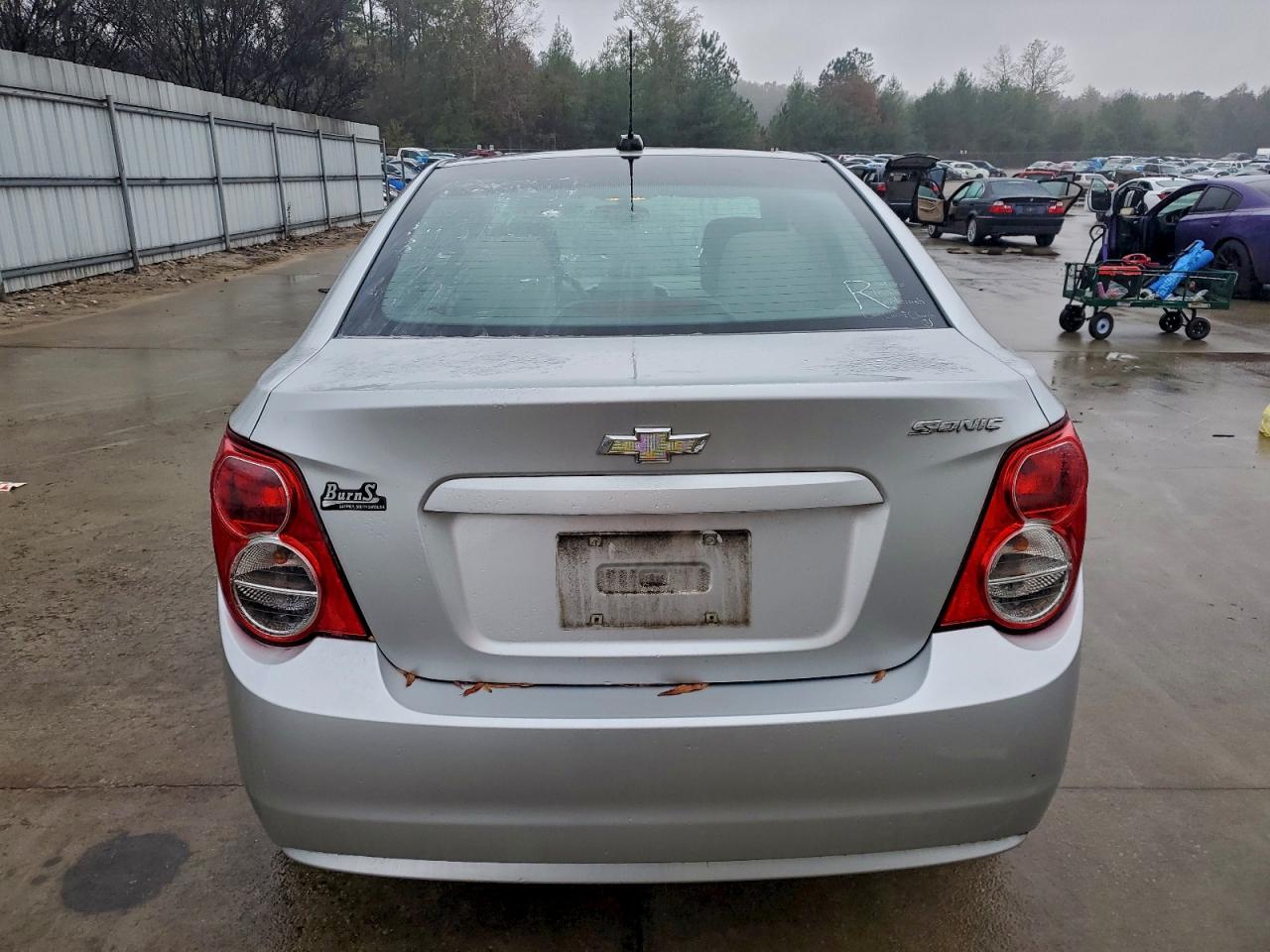 Chevrolet Sonic Ls Image 4