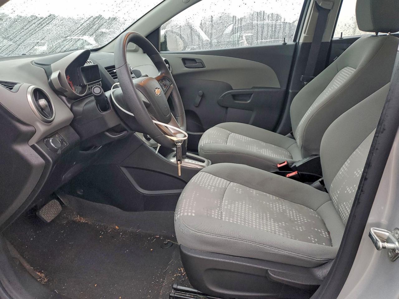 Chevrolet Sonic Ls Image 12