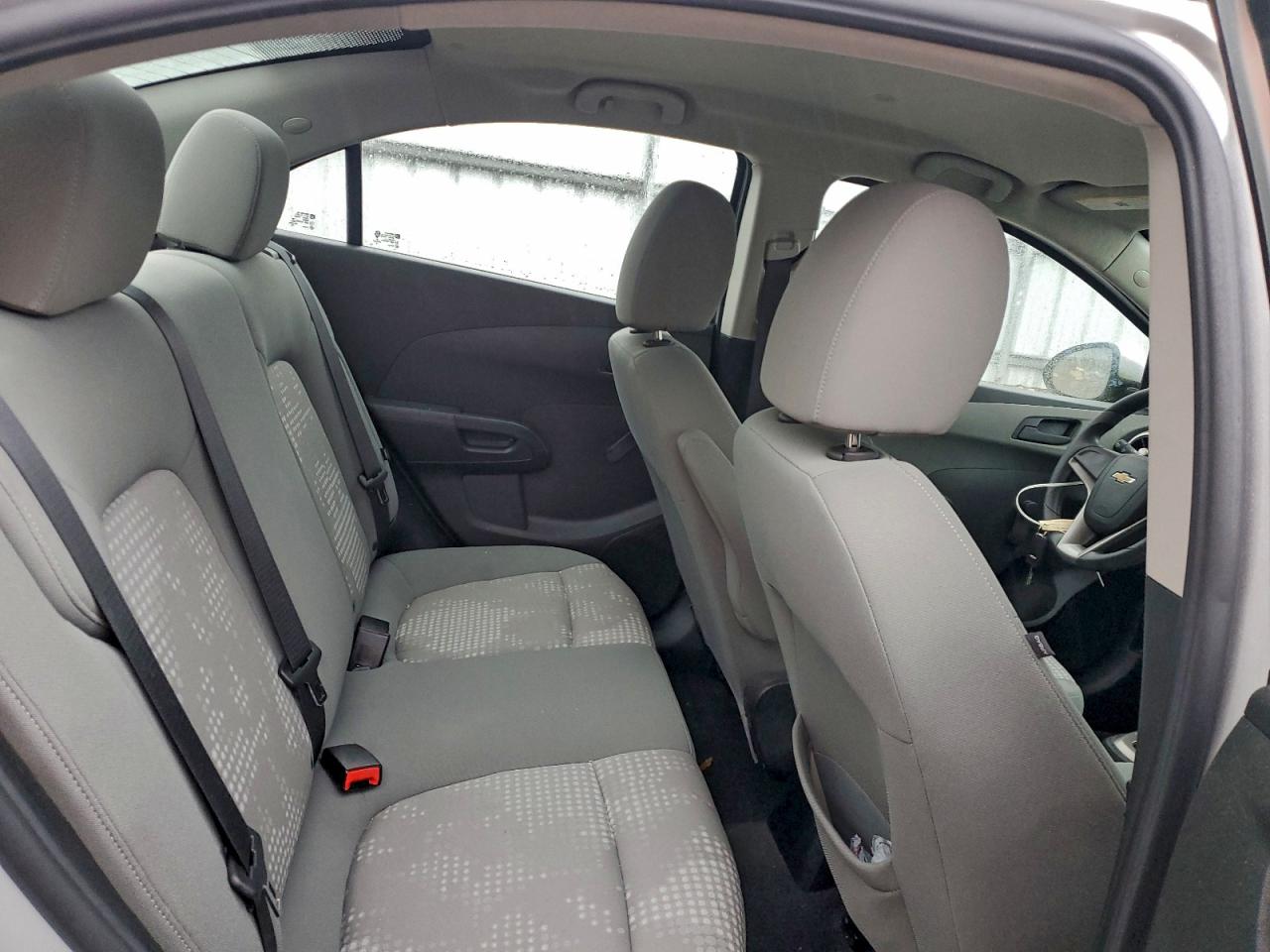 Chevrolet Sonic Ls Image 6