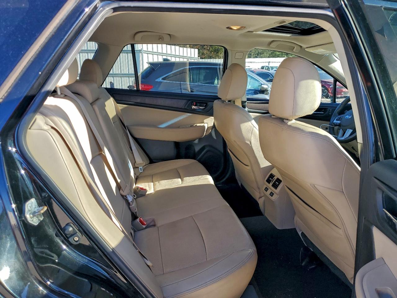 Subaru Outback 2.5i Limited Image 8