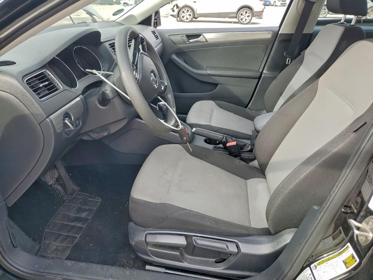 Volkswagen Jetta S Image 5