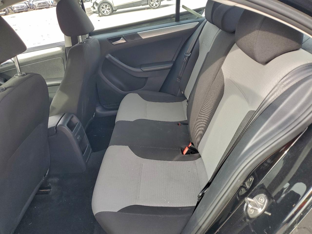 Volkswagen Jetta S Image 9