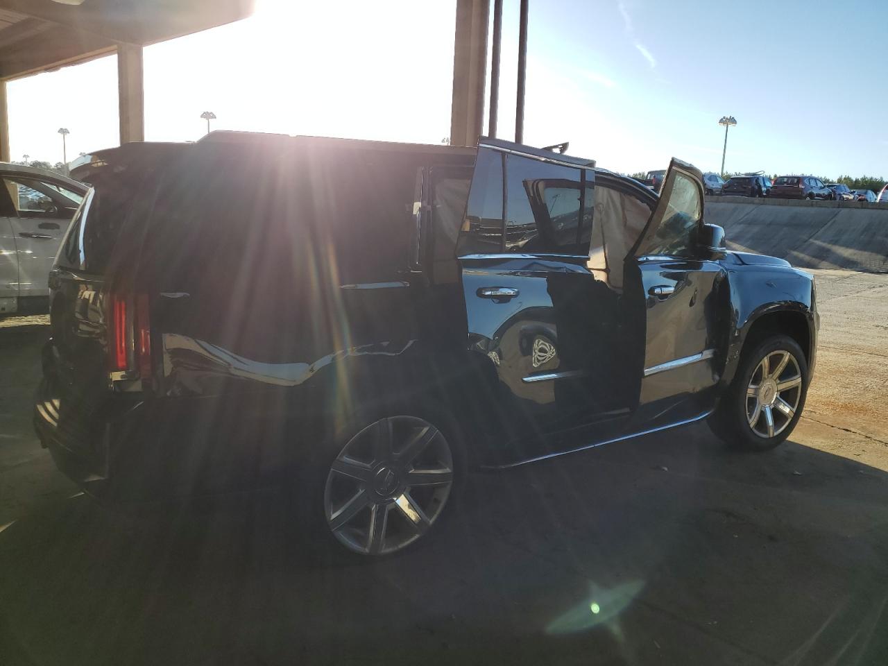 Cadillac Escalade Luxury Image 3