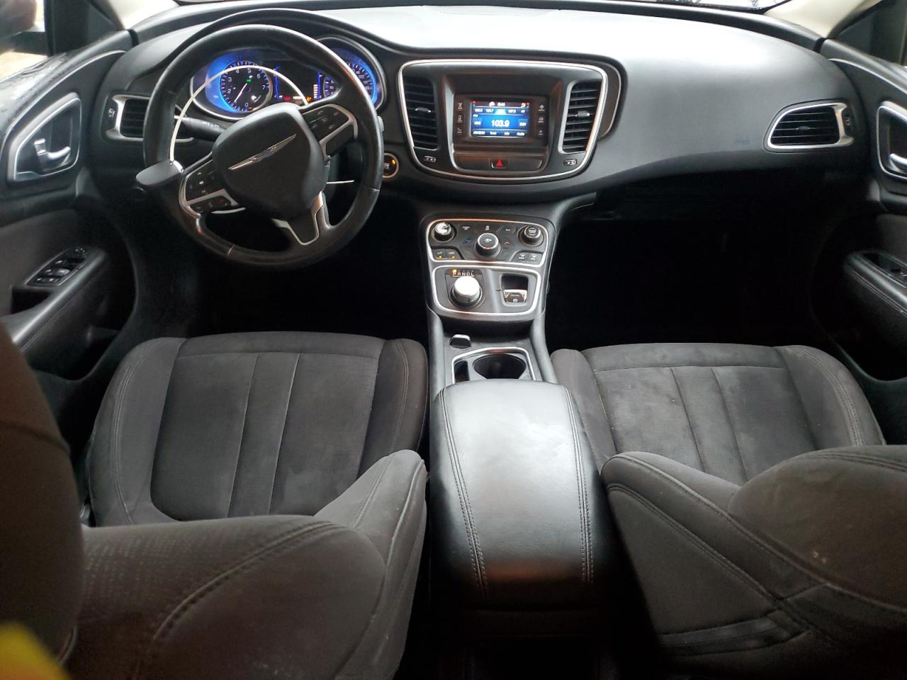 Chrysler 200 Limited Image 2